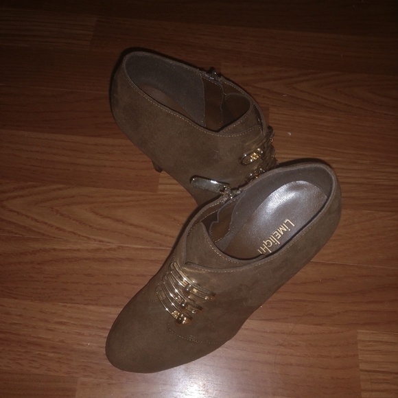 Shoes 7.5-9 - Picture 7 of 8